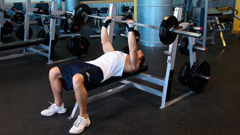 To dry the shoulders and chest, a barbell press is performed on a horizontal bench. 